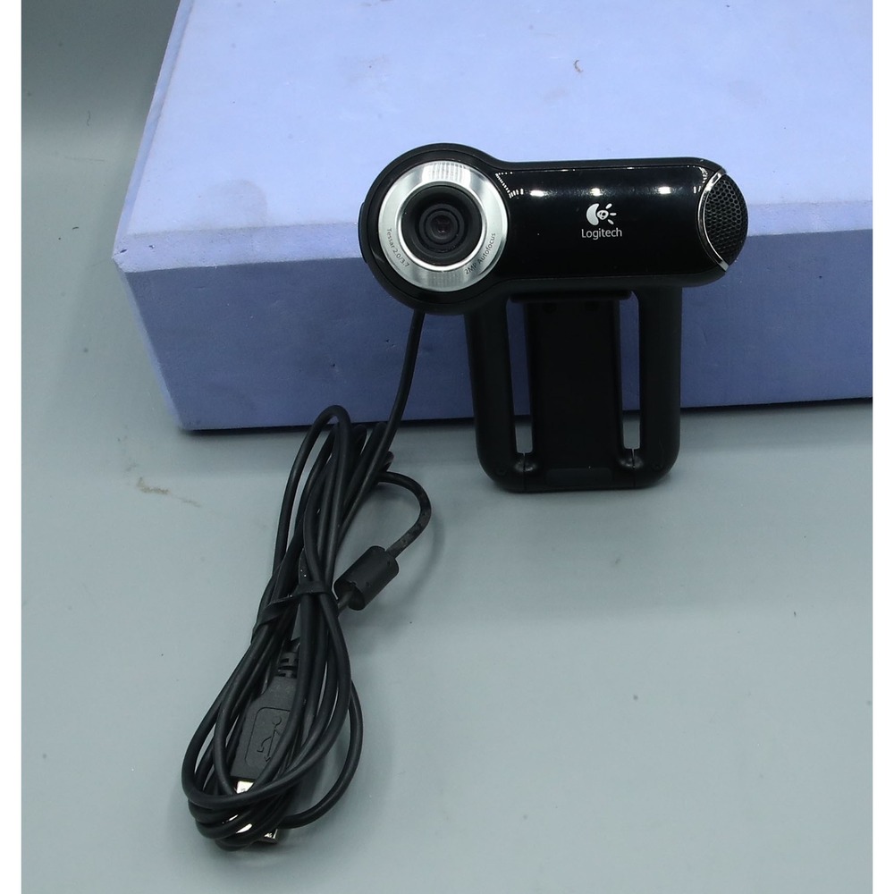 Logitech QuickCam Pro 9000 USB Webcam Carl Zeiss Lens 2MP Autofocus Black